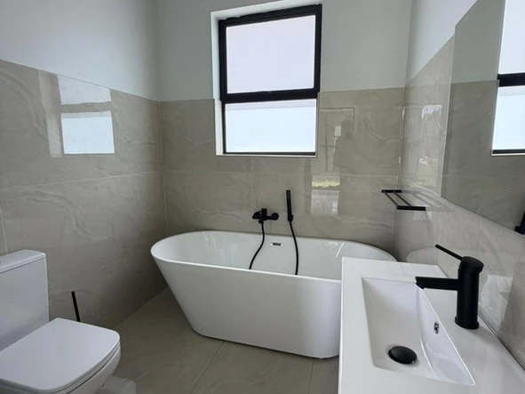 4 Bedroom Flat & Apartment