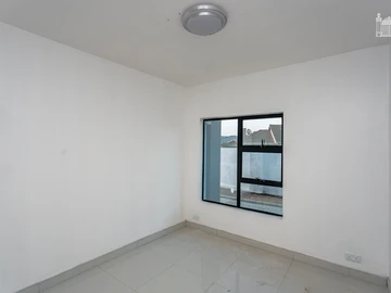 4 Bedroom Flat & Apartment