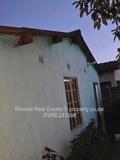 Charming Turquoise 4-Bed Home in Glen View — Borehole