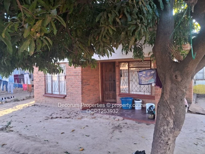 4-Bed Brick Home  in Glen Norah for sale (Sole Mandate)