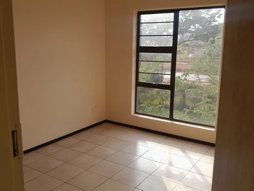 2 Bedroom Flat & Apartment