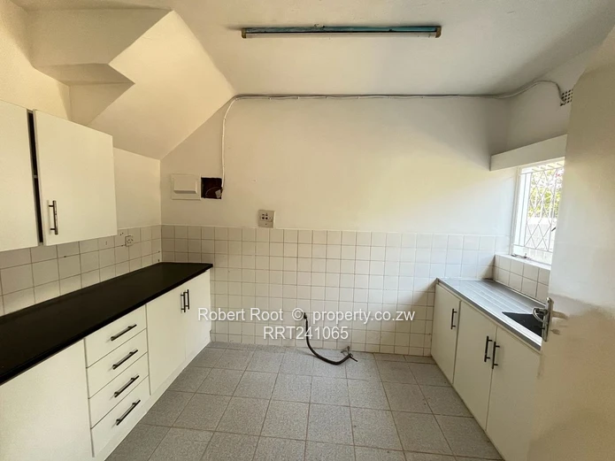 2 bed duplex flat in Avondale West