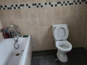 3 Bedroom Flat & Apartment