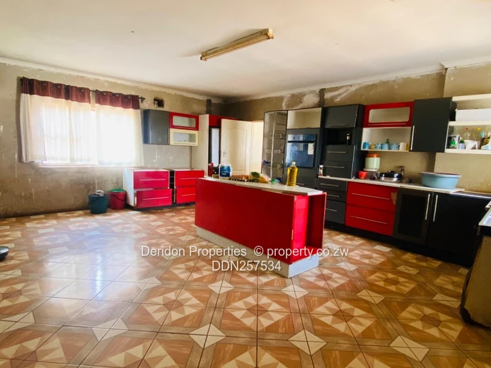 6-Bed Gletwin Park Home — Walled Garden, Double Garage
