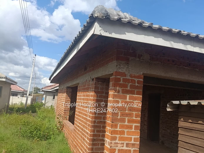 5-Bed Shell on Main Road, Glaudina — En-suite & Fireplace
