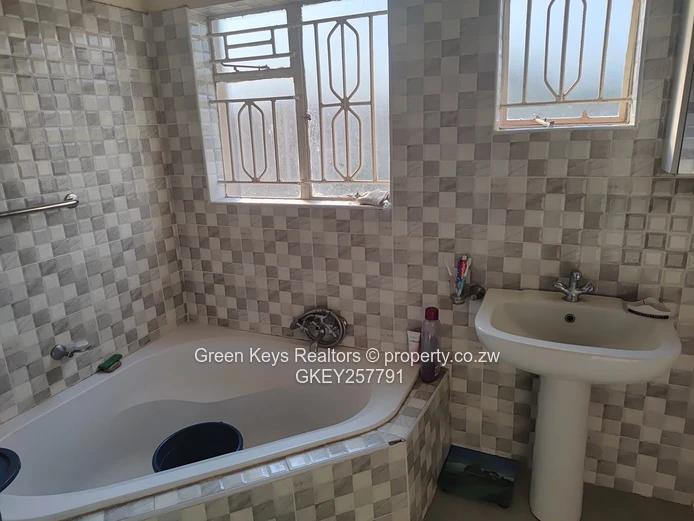 Vacant, mint, 4 beds+ study Tynwald North to rent (Sole Mandate)