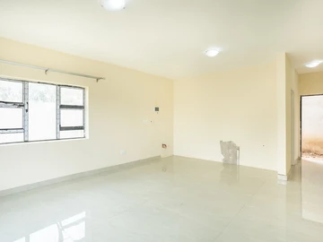 2 Bedroom Flat & Apartment