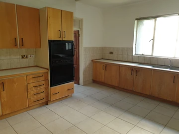 4 Bedroom Flat & Apartment