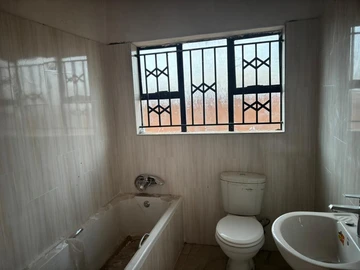 3 Bedroom Flat & Apartment