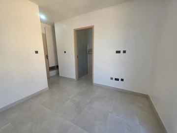 3 Bedroom Flat & Apartment