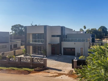 5 Bedroom Flat & Apartment