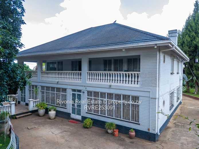 Gracious 5-Bed Colonial in Eastlea with Pool & Garden