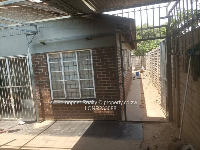 Compact 2-Bed Glen View Home on 220 sqm — Walled & Gated