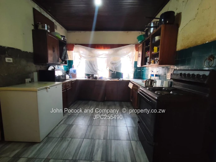 Malindela 5 Bedroom Home – Renovators Dream