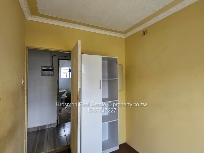 Cherutombo Gated walled 3-Bed with Garden, En-Suite & Decorative Ceilings — Marondera (Sole Mandate)