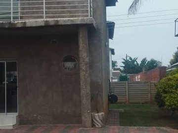 2 Bedroom Flat & Apartment