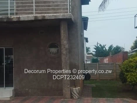 Spacious 2-Bed Strathaven Flat 