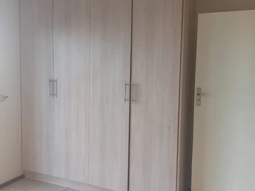 2 Bedroom Flat & Apartment