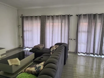 2 Bedroom Flat & Apartment