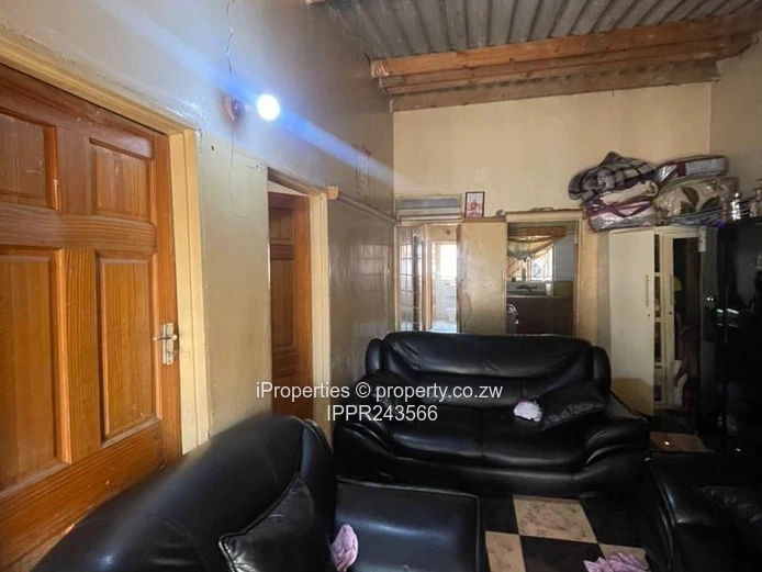 4-Bed House in Zengeza 2 with Secure Walled Yard (Sole Mandate)