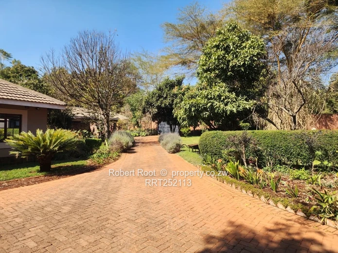  Spacious Family Home with Cottage in Mandara To Let