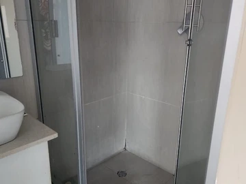 4 Bedroom Flat & Apartment