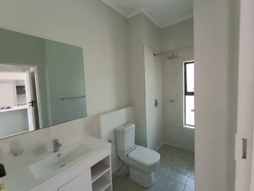 2 Bedroom Flat & Apartment
