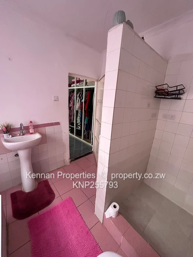 Compact 2-Bedroom Cottage – Excellent Location