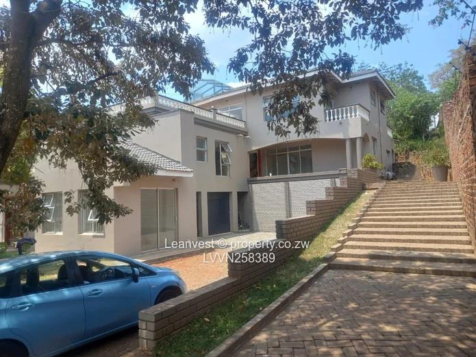 Pomona: 9-Bed Double-Storey Home with Garden & Flatlet