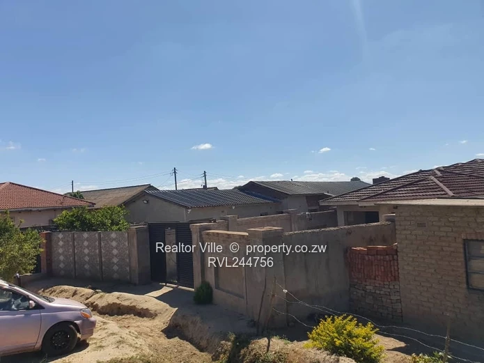 6-Bed Home Granary Park - Tiled Roof, Carport & Ensuite