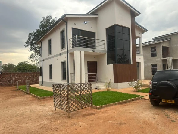 4 Bedroom Flat & Apartment