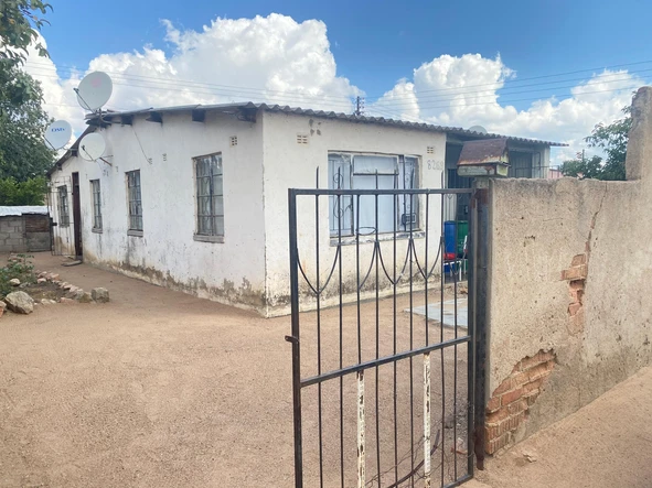 For Sale: 4-Bedroom Semi-Detached House – Pumula East