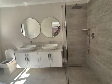 3 Bedroom Flat & Apartment