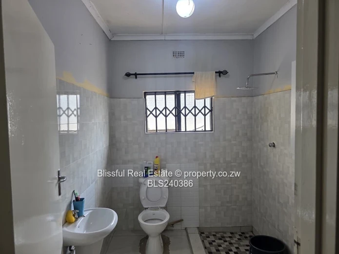 House For sale in Fairview park  Ruwa