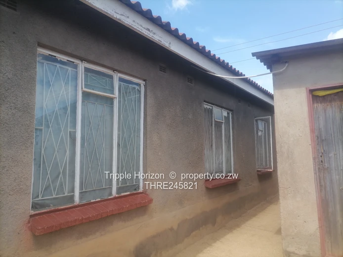 6-Bed Home Granary Park — Walled, Verandah & Carport