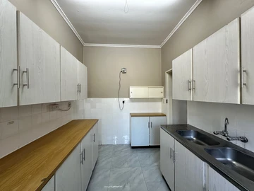 2 Bedroom Flat & Apartment