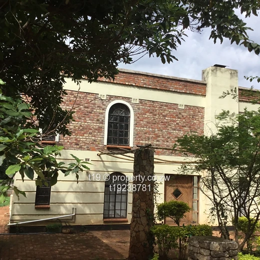 An Elegant 5 bedroom House