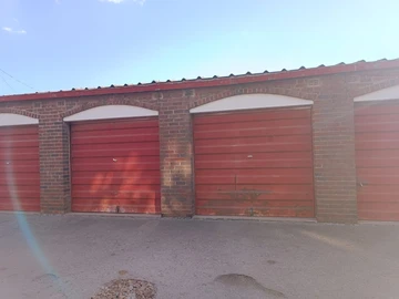 4 Bedroom Flat & Apartment