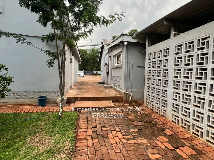 Spacious Family Home with Modern Finishes and a Cottage. (Sole Mandate)