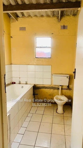 Mufakose flat for sale