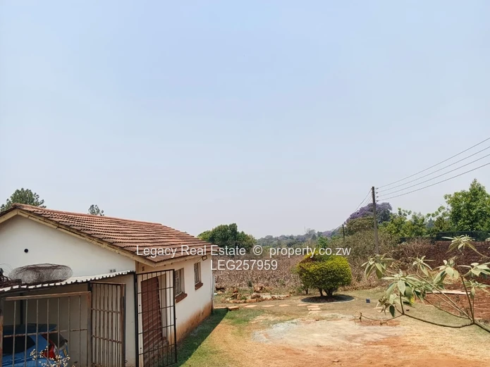 Borrowdale, Harare North – 4000 m2 Stand on Tarred Road ,septic and a borehole