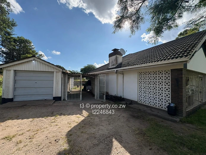 Hatfield 3-Bed Home on 4,865m² — Borehole & Big Yard