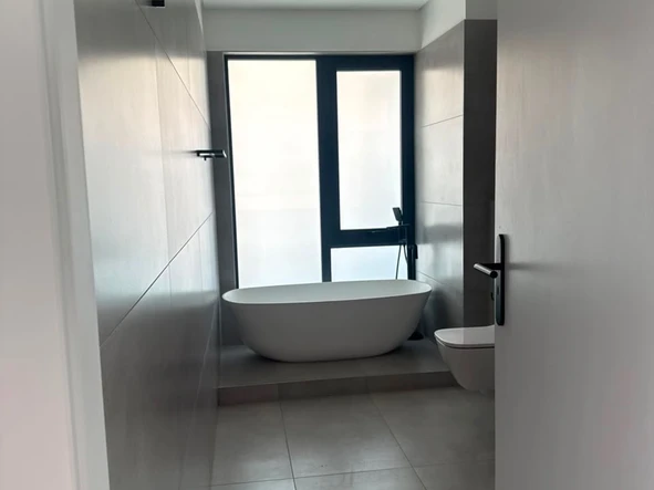 4 Bedroom Flat & Apartment