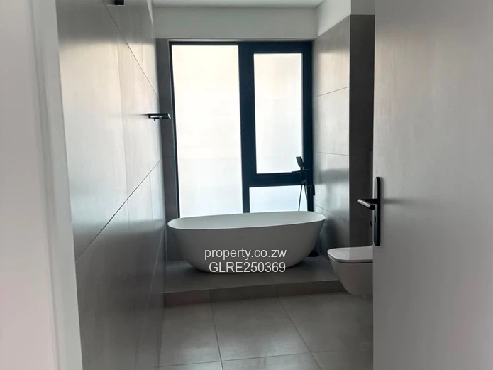 Modern 4-Bed Flat in Borrowdale — Borehole & Solar