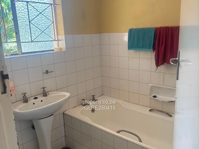 Vainona 4-Bed Family Home on 4789m² with Borehole & Solar