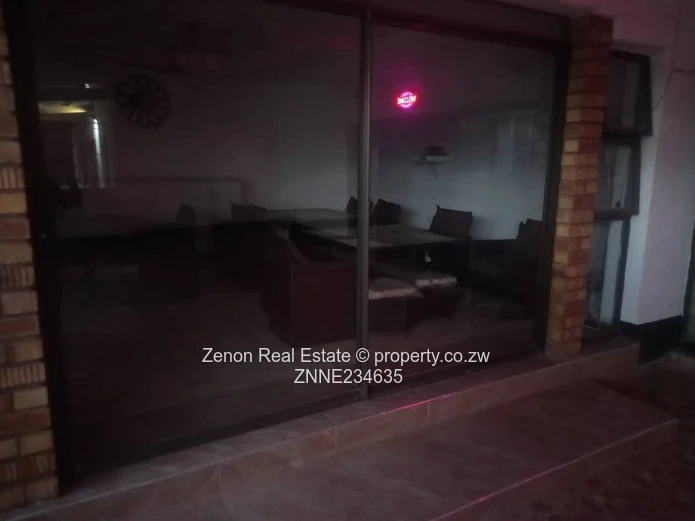 Mhangura commercial building for sale with Title Deeds 300,000k