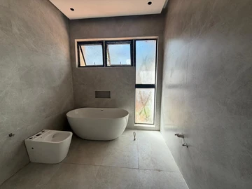 4 Bedroom Flat & Apartment