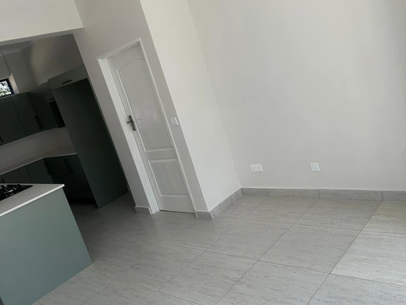 2 Bedroom Flat & Apartment