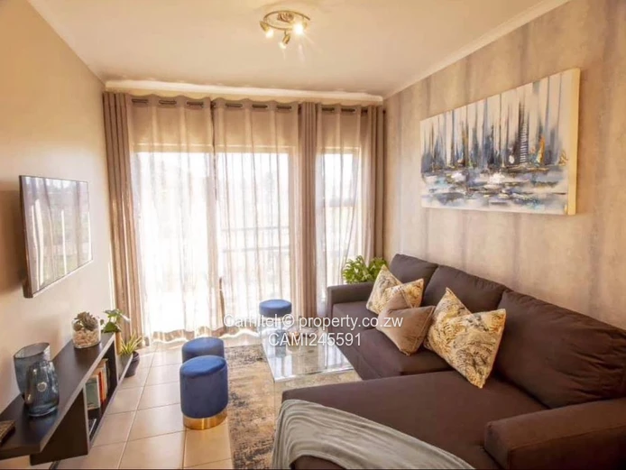 Sunlit Modern 2-Bed Apartment in Aspindale — Secure, Fitted Kitchen