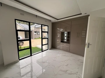 3 Bedroom Flat & Apartment